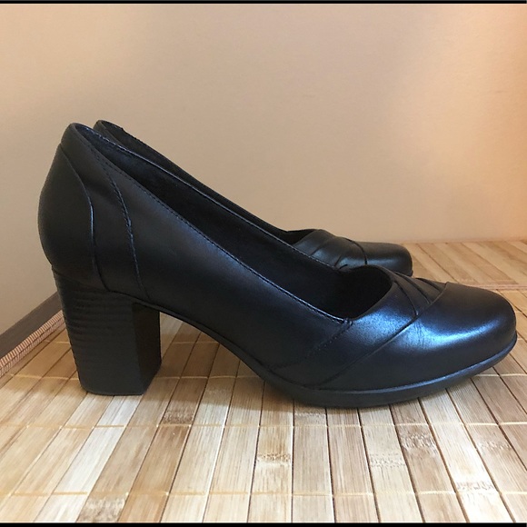 Clarks Shoes - Clarks Black Leather Pumps